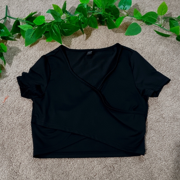 Shein Crop Top Size S in‎ Black - Picture 3 of 7